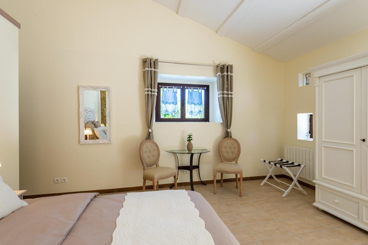 Maison d'Hôtes Les Caroubiers Montségur-sur-Lauzon Extérieur photo